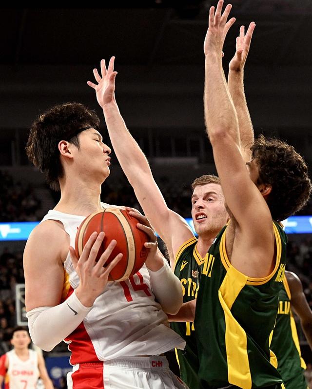 荷甲倒计时,浙江稠州集结日外线爆发,细节引发关注,质疑声仍在,轮换策略成焦点 荷甲倒计时,浙江稠州集结日外线爆发,细节引发关注,质疑声仍在,轮换策略成焦点