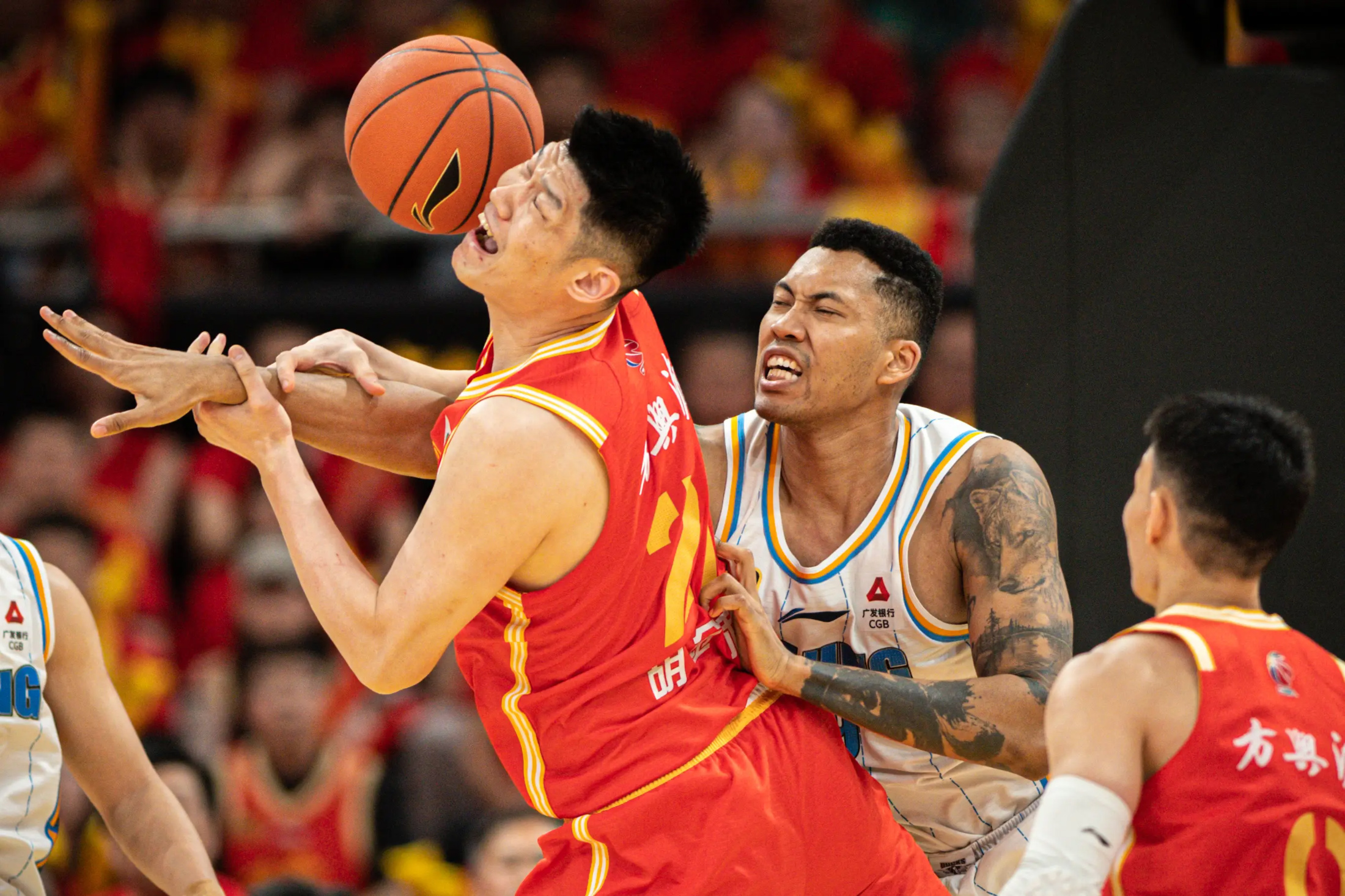 迈阿密热火迎亚冠关键赛；赛后官宣签约；质疑声仍在；球队文化再被提及